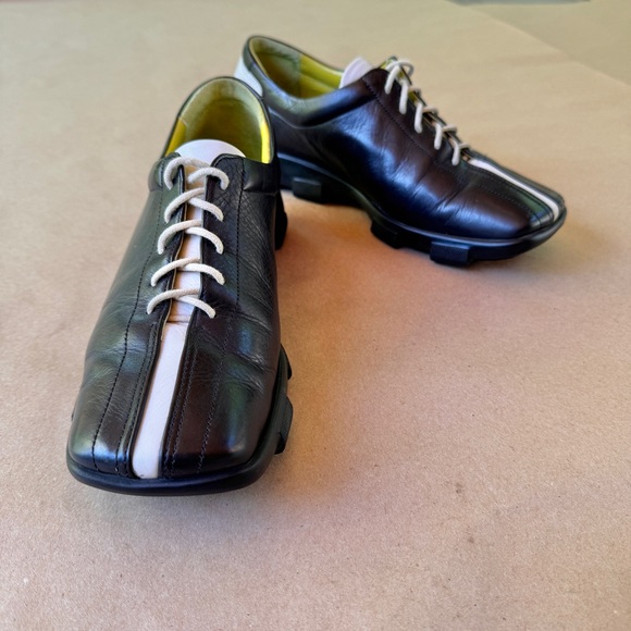 Donald Pliner Black & Cream Lug Sole Loafer size 7 - Picture 1 of 9